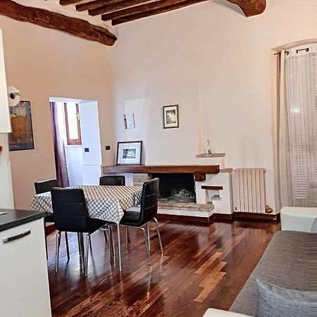 Ospitaci Appartamenti San Salvatore Фолиньо Екстериор снимка